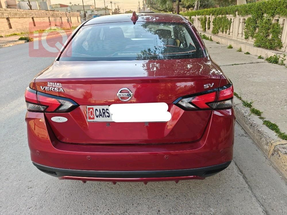 نيسان فيرسا